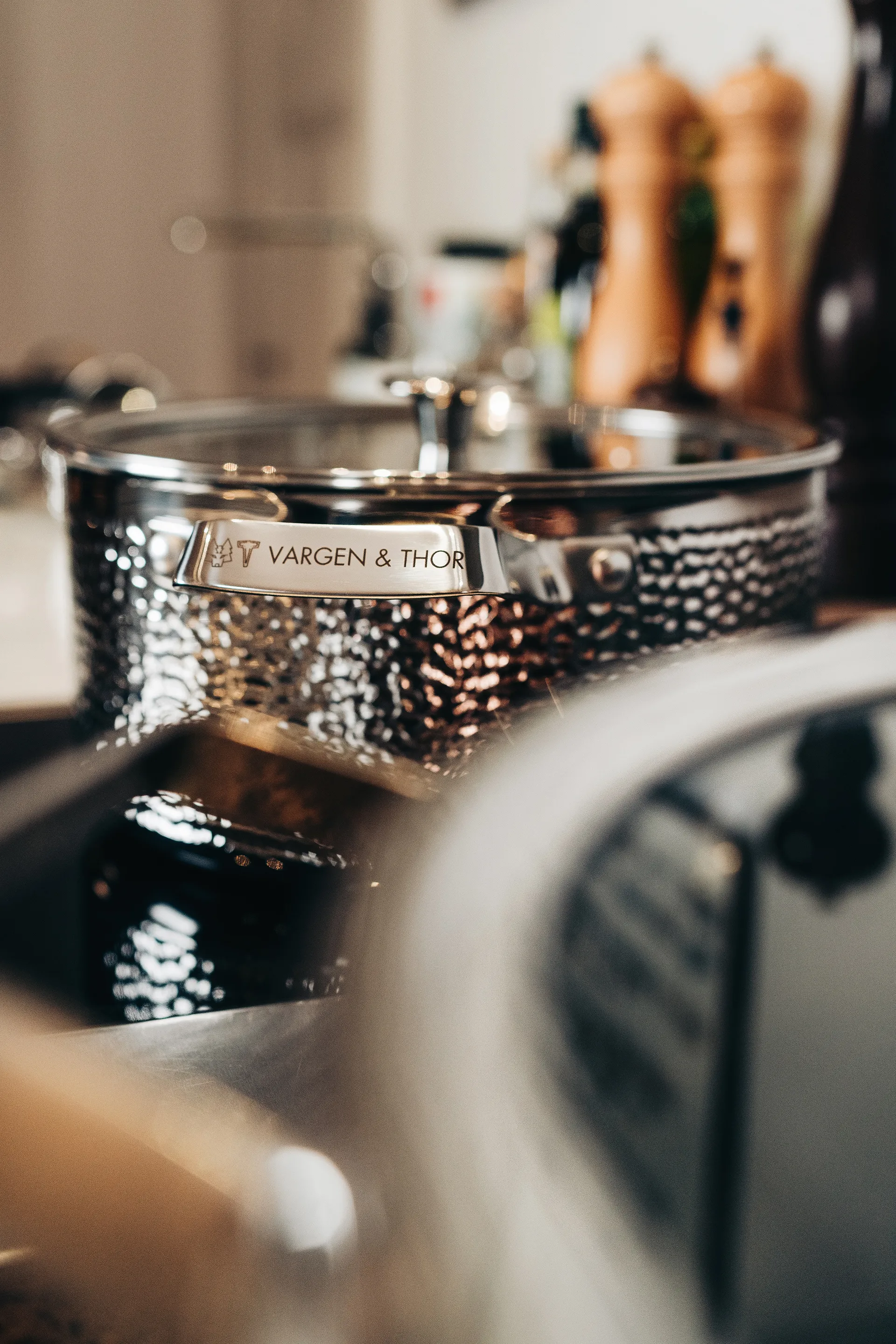 Chrom gehämmerter Chromtopf mit Deckel, Pixel, 4 L Vargen & Thor