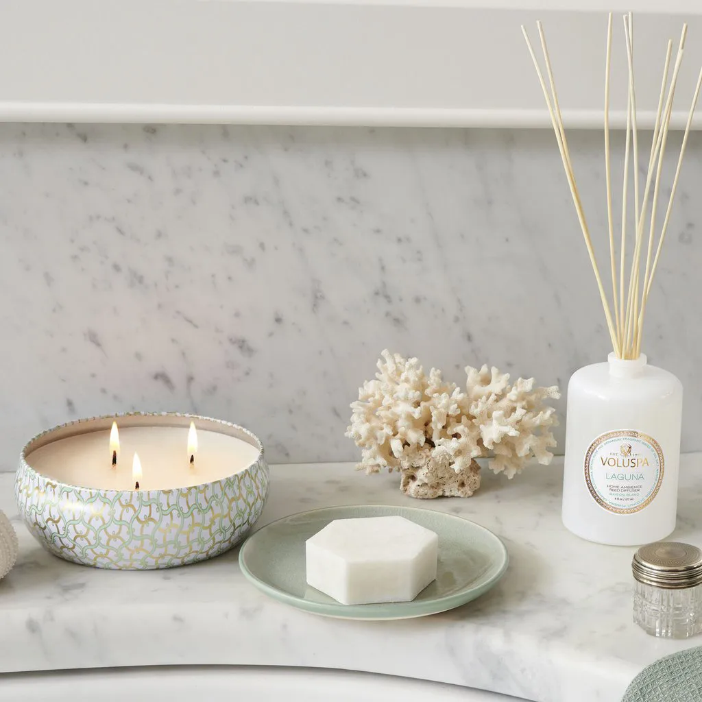 Maison Blanc 3-wick Tin Duftkerze 40 Stunden, Laguna Voluspa