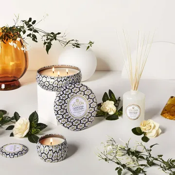 Maison Blanc Mini Tin Duftkerze 25 Stunden - Gardenia Colonia - Voluspa