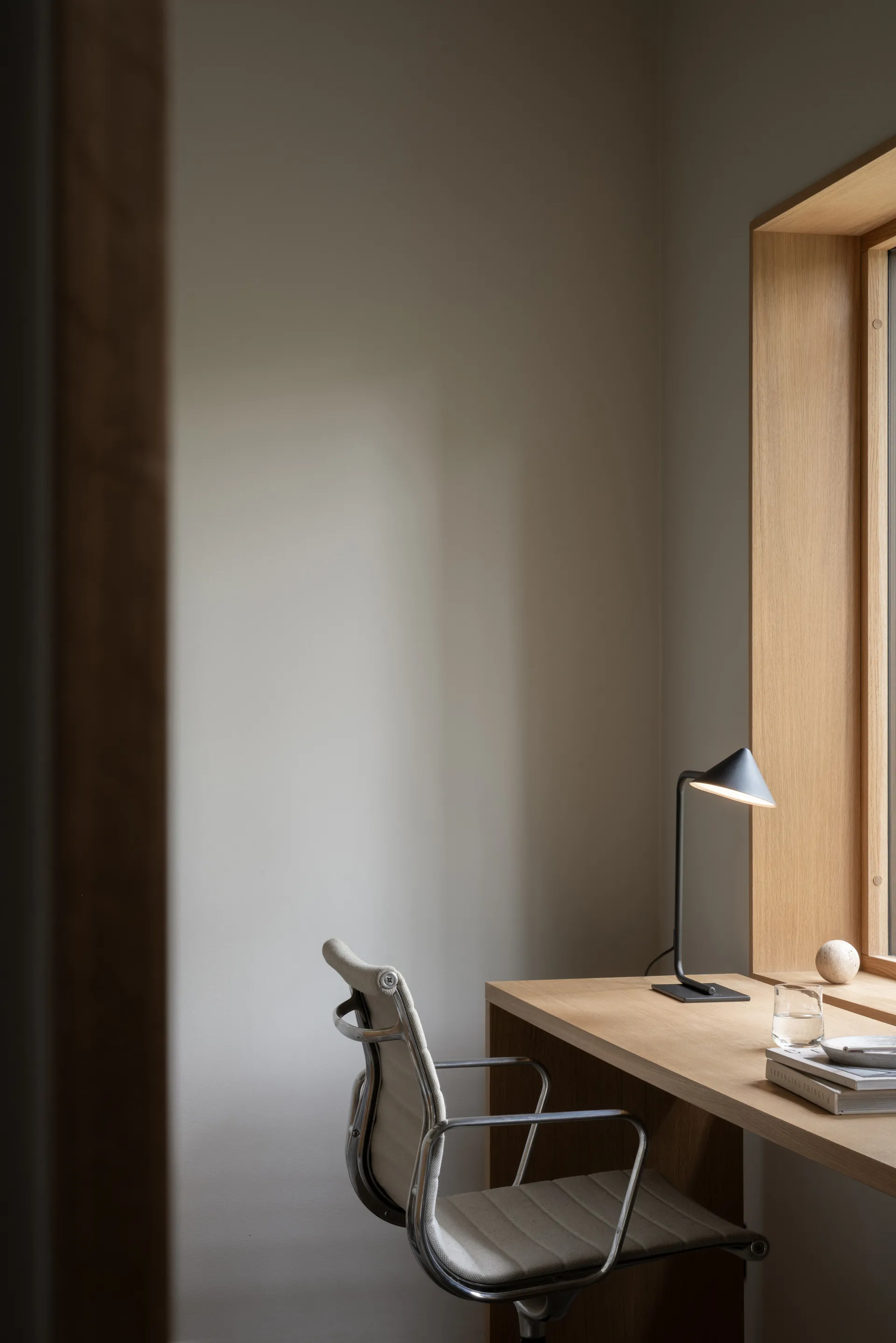 Kuro Tischleuchte, Black, Ø14x40 cm Watt & Veke