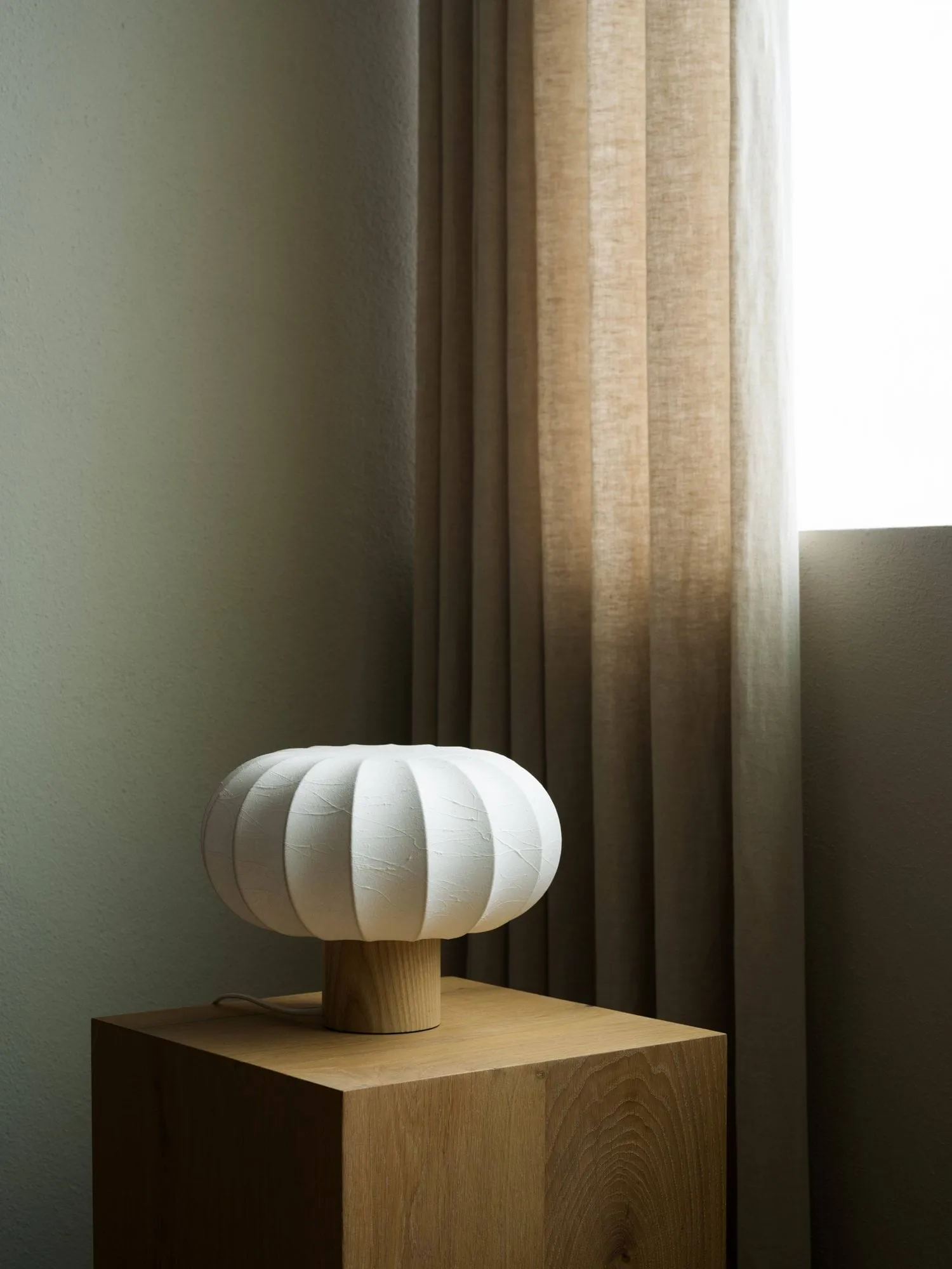 Lunari Tischlampe, White-Natur-Esche, Ø32x24 cm Watt & Veke