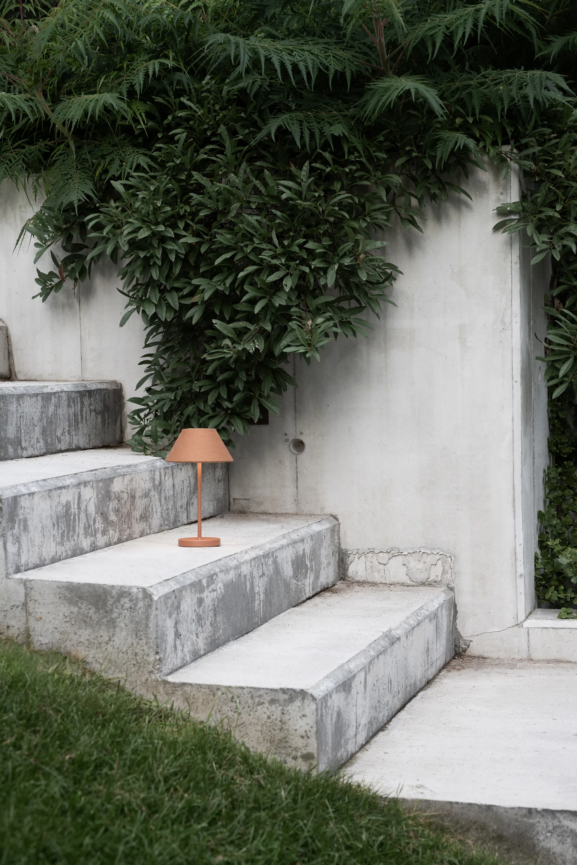 Teya Tischleuchte portable, Terracotta, Ø15x26 cm Watt & Veke