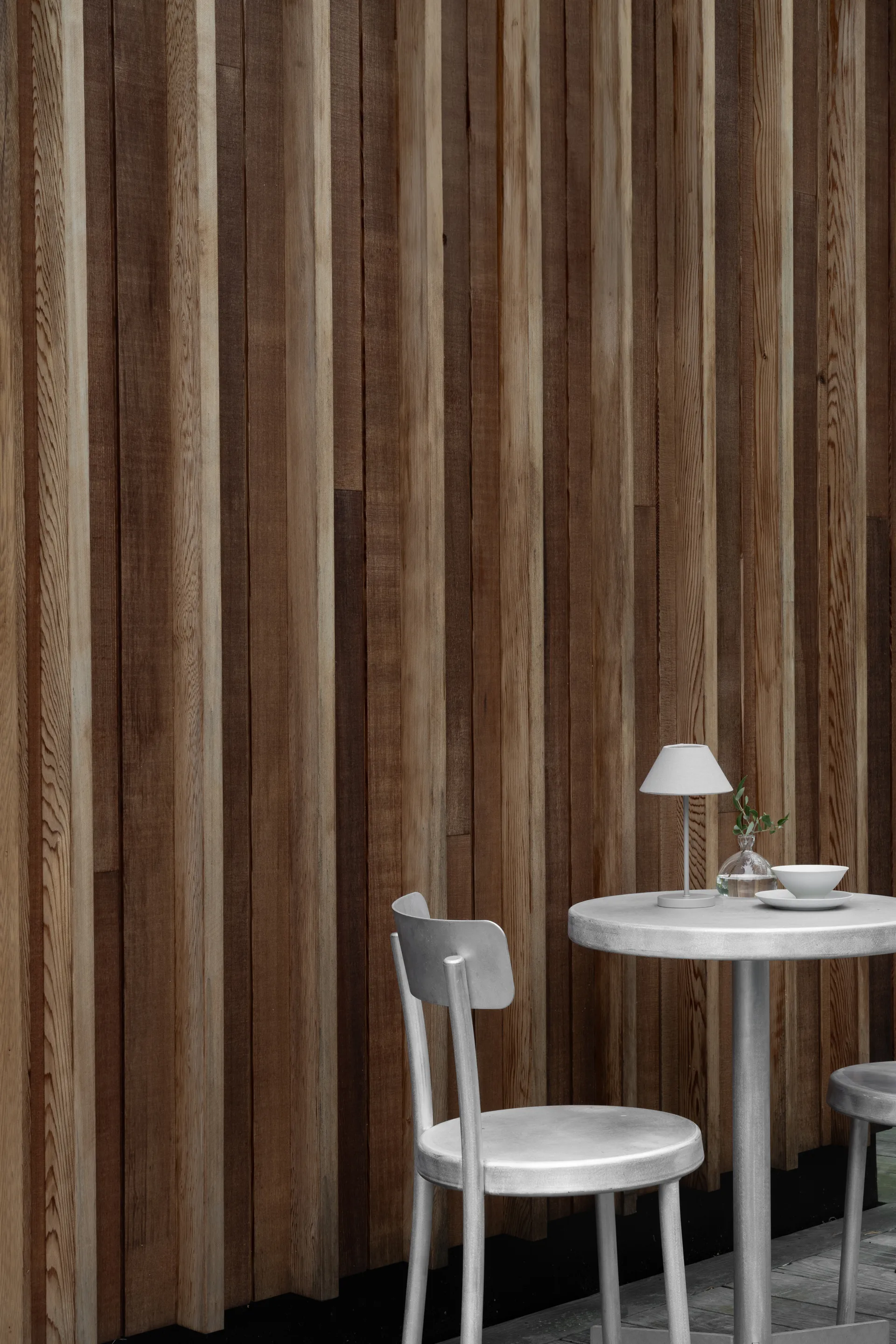 Teya Tischleuchte portable, Warm grey, Ø15×26 cm Watt & Veke