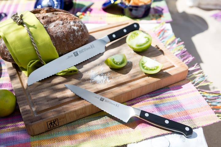 Zwilling Pro kompakt  gezacktes Kochmesser 14 cm, Schwarz-Edelstahl Zwilling