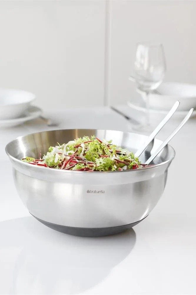 Rühren Sie Teig an in den Rührschüsseln von Brabantia oder servieren Sie einen Salat darin.