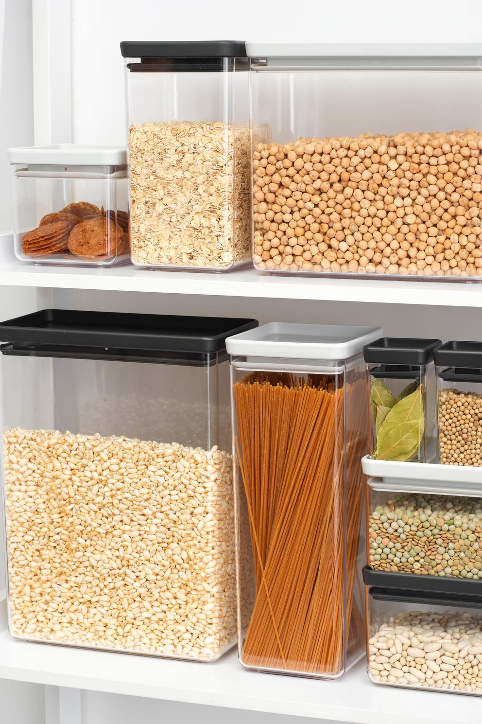 Um trockene Zutaten wie Linsen, Nudeln oder Reis aufzubewahren, eignen sich die stapelbaren Boxen aus der Tasty+-Kollektion von Brabantia ganz hervorragend.