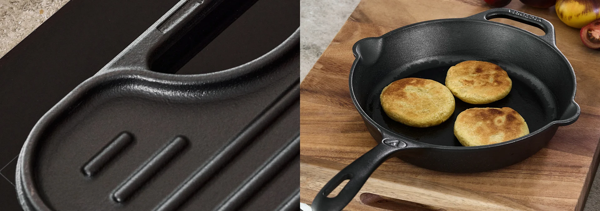 Links: Nahaufnahme einer schwarzen gusseisernen Grillpresse mit Rillen. Rechts: Gusseiserne Bratpfanne mit drei goldbraunen Fladenbroten auf einem Holzbrett.
