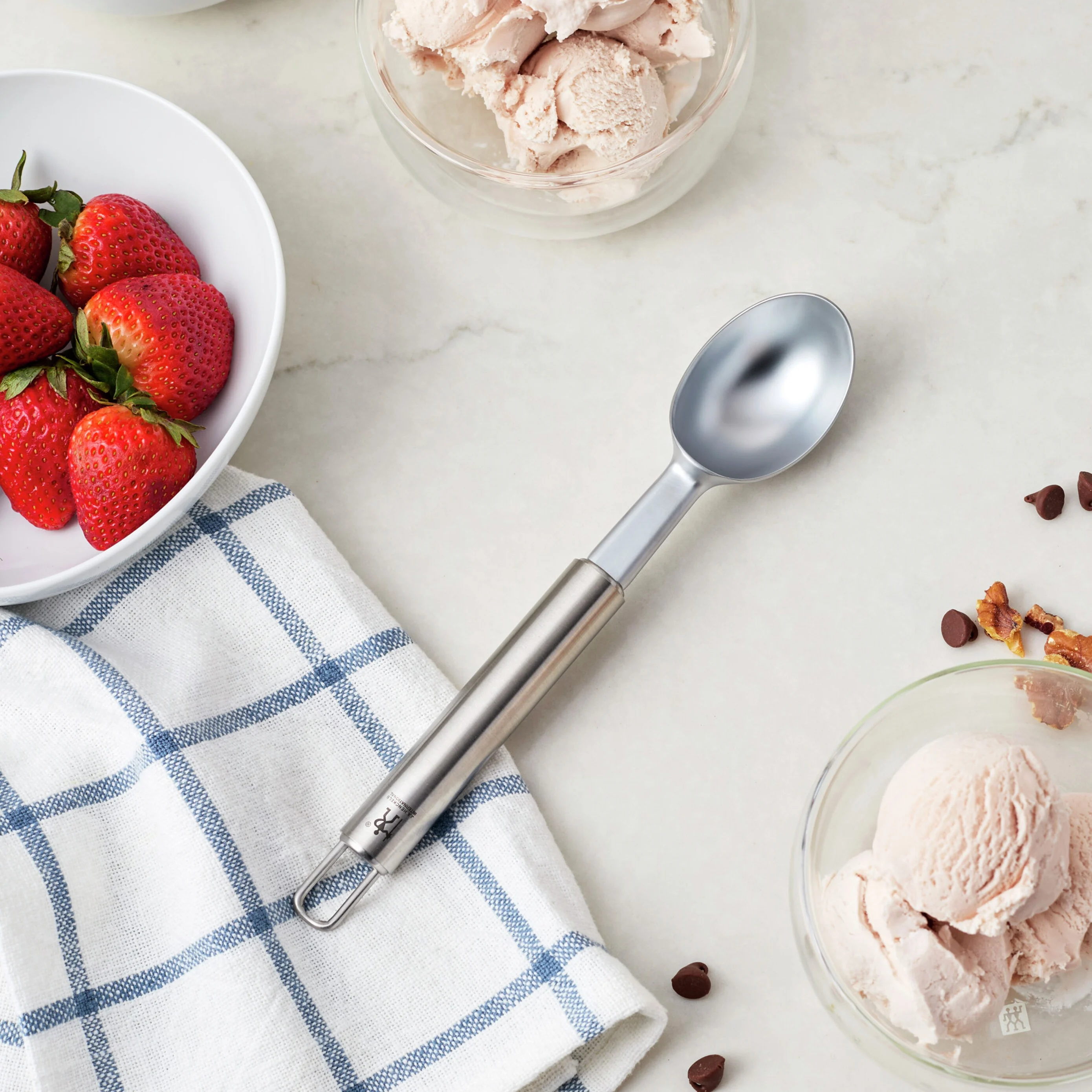 Erdbeereis selber machen – cremiges Rezept mit frischen Erdbeeren